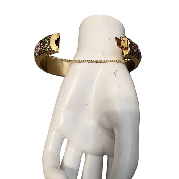 80s Floral Enamel Hinged Bangle Bracelet with a safety chain and black accents. - Picture 5 of 12